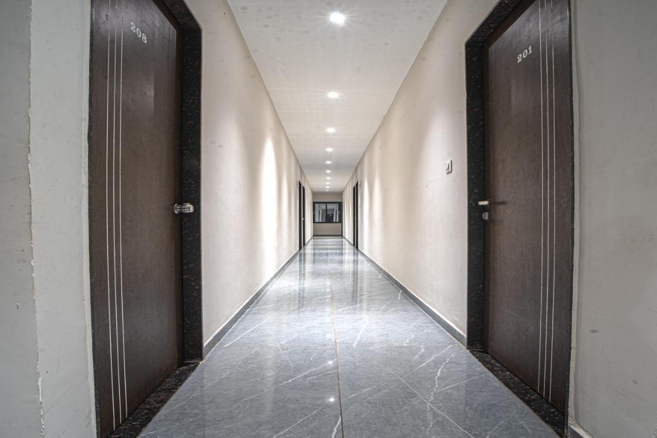 Hotel Saheb โกลฮาปูร์ ภายนอก รูปภาพ
