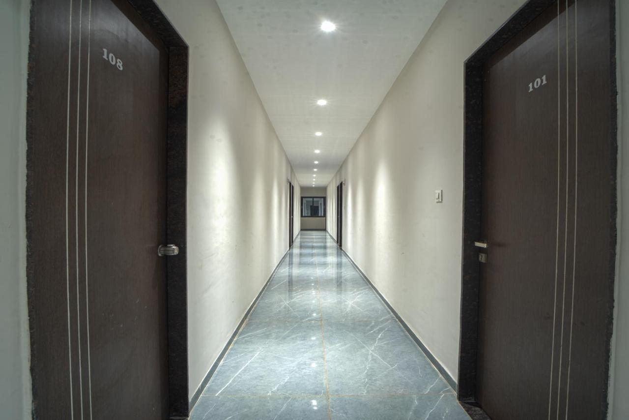 Hotel Saheb โกลฮาปูร์ ภายนอก รูปภาพ
