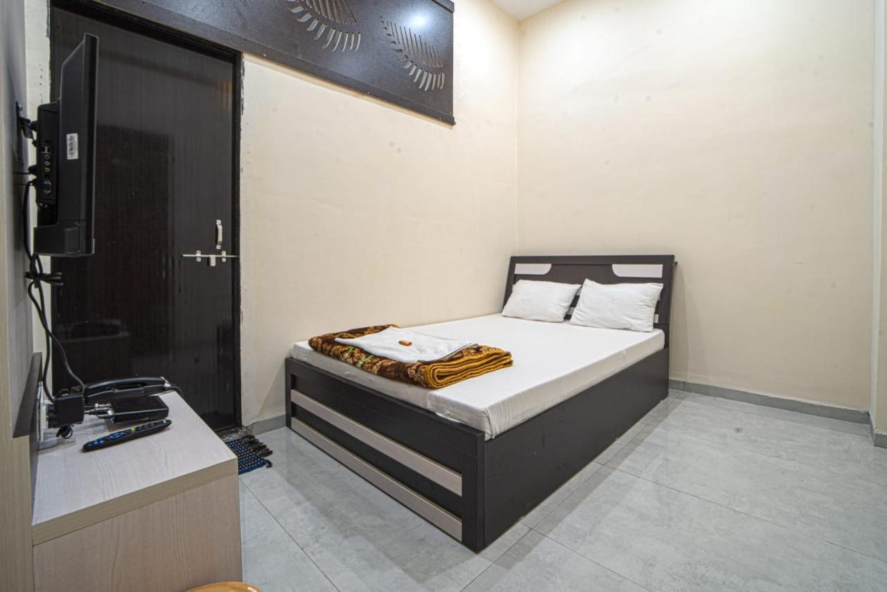 Hotel Saheb โกลฮาปูร์ ภายนอก รูปภาพ